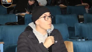 Photos de Mme. SARAOUI ATTAR Selma du département d'architecture, lors de sa présentation d'un cours en ligne en anglais via google meet. 9 MG 0881