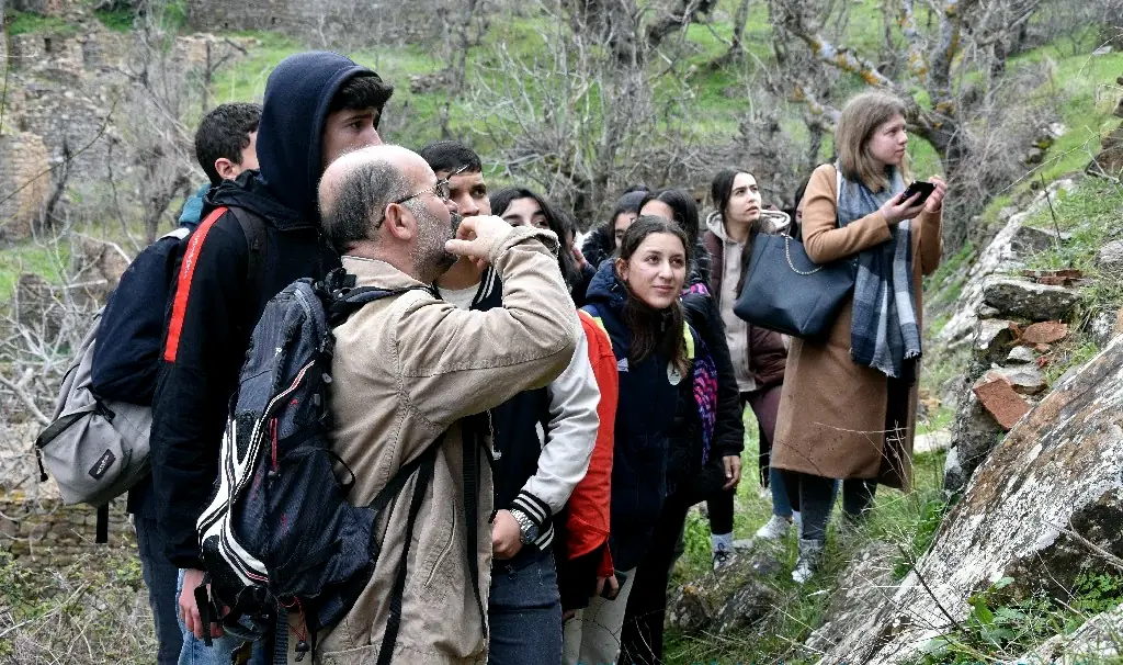 Sortie pédagogique au site patrimoniale Ibarissen (Toudja)