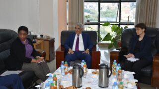 Visite de son excellence l’ambassadeur de la république du Mozambique en Algérie 2 Visite de son excellence lambassadeur de la republique du Mozambique en Algeri M CARVALH MUARIA a luniversite de Abderrahmane 03