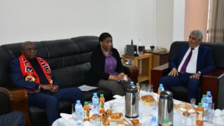 Visite de son excellence l’ambassadeur de la république du Mozambique en Algérie 11 Visite de son excellence lambassadeur de la republique du Mozambique en Algeri M CARVALH MUARIA a luniversite de Abderrahmane 05