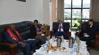 Visite de son excellence l’ambassadeur de la république du Mozambique en Algérie 29 Visite de son excellence lambassadeur de la republique du Mozambique en Algeri M CARVALH MUARIA a luniversite de Abderrahmane 29