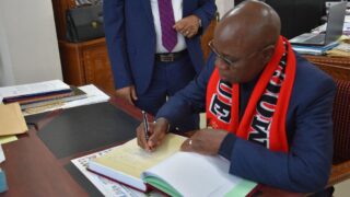 Visite de son excellence l’ambassadeur de la république du Mozambique en Algérie 73 Visite de son excellence lambassadeur de la republique du Mozambique en Algeri M CARVALH MUARIA a luniversite de Abderrahmane 73