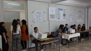 Présentation des Projets de Fin de Cycle PFC Licence (3ème année). 90 La presentation des projets de fin de cycle Licence 3eme annee organisees par le departement dAutomatique Telecommunication et 02