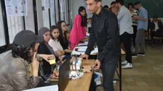 Présentation des Projets de Fin de Cycle PFC Licence (3ème année). 23 La presentation des projets de fin de cycle Licence 3eme annee organisees par le departement dAutomatique Telecommunication et 39