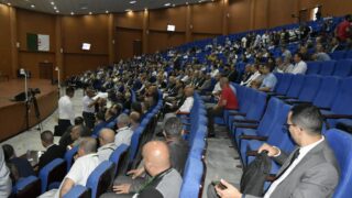 Conférence Nationale sur: "Raréfaction des ressources minières et positionnement de l'Algérie". 33 CO00301