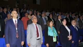 Conférence Nationale sur: "Raréfaction des ressources minières et positionnement de l'Algérie". 206 CO04671