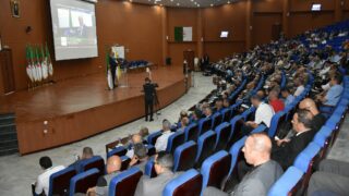 Conférence Nationale sur: "Raréfaction des ressources minières et positionnement de l'Algérie". 111 CO05351