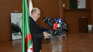 Conférence Nationale sur: "Raréfaction des ressources minières et positionnement de l'Algérie". 116 CO0B8E1