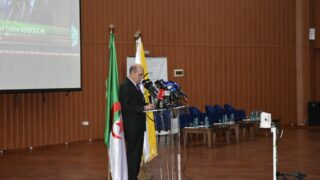 Conférence Nationale sur: "Raréfaction des ressources minières et positionnement de l'Algérie". 112 CO20AD1