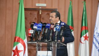 Conférence Nationale sur: "Raréfaction des ressources minières et positionnement de l'Algérie". 147 CO278F1