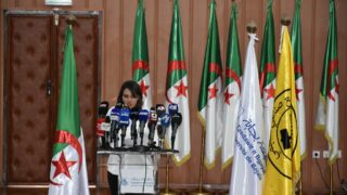 Conférence Nationale sur: "Raréfaction des ressources minières et positionnement de l'Algérie". 130 CO31021