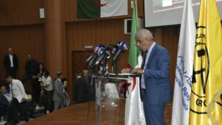 Conférence Nationale sur: "Raréfaction des ressources minières et positionnement de l'Algérie". 70 CO37991