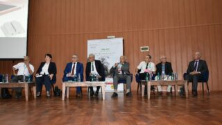 Conférence Nationale sur: "Raréfaction des ressources minières et positionnement de l'Algérie". 158 CO49BF1