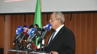 Conférence Nationale sur: "Raréfaction des ressources minières et positionnement de l'Algérie". 125 CO63BF1