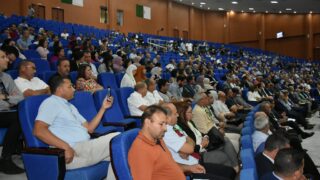 Conférence Nationale sur: "Raréfaction des ressources minières et positionnement de l'Algérie". 144 CO68701