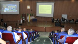 Conférence Nationale sur: "Raréfaction des ressources minières et positionnement de l'Algérie". 262 CO75961