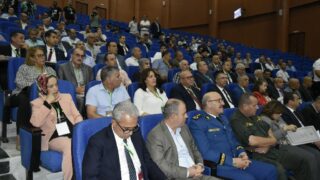 Conférence Nationale sur: "Raréfaction des ressources minières et positionnement de l'Algérie". 44 CO79131