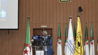 Conférence Nationale sur: "Raréfaction des ressources minières et positionnement de l'Algérie". 43 CO948B1