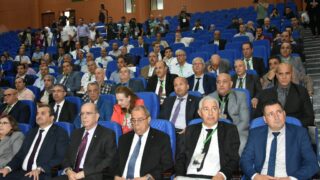 Conférence Nationale sur: "Raréfaction des ressources minières et positionnement de l'Algérie". 96 CO94921