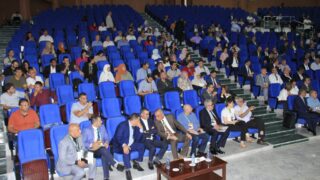 Conférence Nationale sur: "Raréfaction des ressources minières et positionnement de l'Algérie". 252 CO95111