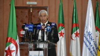 Conférence Nationale sur: "Raréfaction des ressources minières et positionnement de l'Algérie". 132 CO96991