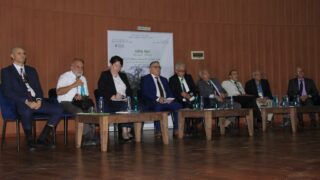 Conférence Nationale sur: "Raréfaction des ressources minières et positionnement de l'Algérie". 281 COA1631