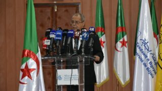 Conférence Nationale sur: "Raréfaction des ressources minières et positionnement de l'Algérie". 129 COA8801