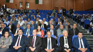Conférence Nationale sur: "Raréfaction des ressources minières et positionnement de l'Algérie". 100 COB04E1