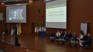 Conférence Nationale sur: "Raréfaction des ressources minières et positionnement de l'Algérie". 161 COB6EC1