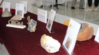 Conférence Nationale sur: "Raréfaction des ressources minières et positionnement de l'Algérie". 257 COBF791