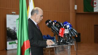 Conférence Nationale sur: "Raréfaction des ressources minières et positionnement de l'Algérie". 115 COC06F1