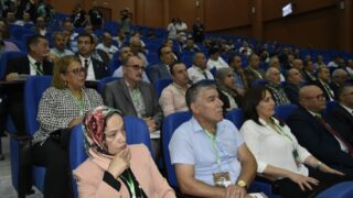 Conférence Nationale sur: "Raréfaction des ressources minières et positionnement de l'Algérie". 45 COCE471