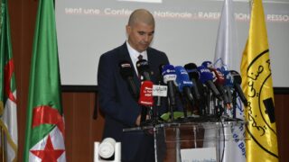 Conférence Nationale sur: "Raréfaction des ressources minières et positionnement de l'Algérie". 107 COD9691