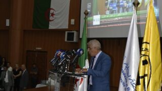 Conférence Nationale sur: "Raréfaction des ressources minières et positionnement de l'Algérie". 72 COEC181
