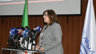 Conférence Nationale sur: "Raréfaction des ressources minières et positionnement de l'Algérie". 140 COF21D1