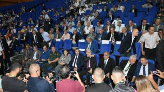 Conférence Nationale sur: "Raréfaction des ressources minières et positionnement de l'Algérie". 83 COF6151