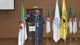 Conférence Nationale sur: "Raréfaction des ressources minières et positionnement de l'Algérie". 41 COF9131
