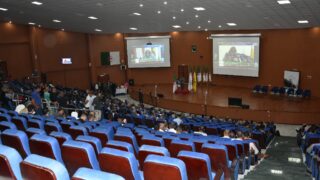 Conférence Nationale sur: "Raréfaction des ressources minières et positionnement de l'Algérie". 145 COFCB31
