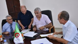 Installation du Pr. BRADAI Mokrane en qualité de nouveau doyen de la faculté de Technologie 29 Installation du Pr BRADAI Mokrane en qualite de nouveau doyen de la faculte de Technologie le 16 10 202363