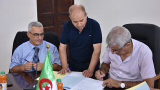 Installation du Pr. BRADAI Mokrane en qualité de nouveau doyen de la faculté de Technologie 35 Installation du Pr BRADAI Mokrane en qualite de nouveau doyen de la faculte de Technologie le 16 10 202367