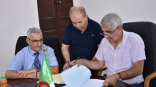 Installation du Pr. BRADAI Mokrane en qualité de nouveau doyen de la faculté de Technologie 37 Installation du Pr BRADAI Mokrane en qualite de nouveau doyen de la faculte de Technologie le 16 10 202368