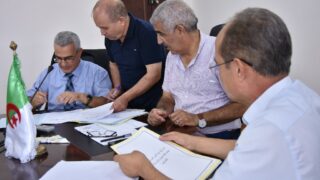 Installation du Pr. BRADAI Mokrane en qualité de nouveau doyen de la faculté de Technologie 39 Installation du Pr BRADAI Mokrane en qualite de nouveau doyen de la faculte de Technologie le 16 10 202369