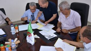 Installation du Pr. BRADAI Mokrane en qualité de nouveau doyen de la faculté de Technologie 40 Installation du Pr BRADAI Mokrane en qualite de nouveau doyen de la faculte de Technologie le 16 10 202370