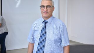 Installation du Pr. BRADAI Mokrane en qualité de nouveau doyen de la faculté de Technologie 86 Installation du Pr BRADAI Mokrane en qualite de nouveau doyen de la faculte de Technologie le 16 10 202385