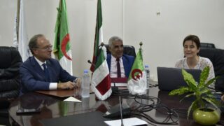 Visite de son excellence l'ambassadeur de l'Italie Monsieur Giovanni PUGLIESE à l'Université A. MIRA Béjaia. 51 Visite de son excellence l ambassadeur de l italie Monsieur Giovanni PUGLIESE a l universite A MIRA Bejaia 05 10 202352