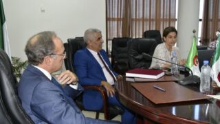 Visite de son excellence l'ambassadeur de l'Italie Monsieur Giovanni PUGLIESE à l'Université A. MIRA Béjaia. 55 Visite de son excellence l ambassadeur de l italie Monsieur Giovanni PUGLIESE a l universite A MIRA Bejaia 05 10 202356