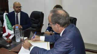 Visite de son excellence l'ambassadeur de l'Italie Monsieur Giovanni PUGLIESE à l'Université A. MIRA Béjaia. 84 Visite de son excellence l ambassadeur de l italie Monsieur Giovanni PUGLIESE a l universite A MIRA Bejaia 05 10 202385