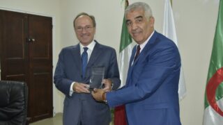 Visite de son excellence l'ambassadeur de l'Italie Monsieur Giovanni PUGLIESE à l'Université A. MIRA Béjaia. 87 Visite de son excellence l ambassadeur de l italie Monsieur Giovanni PUGLIESE a l universite A MIRA Bejaia 05 10 202388