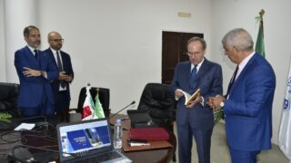 Visite de son excellence l'ambassadeur de l'Italie Monsieur Giovanni PUGLIESE à l'Université A. MIRA Béjaia. 98 Visite de son excellence l ambassadeur de l italie Monsieur Giovanni PUGLIESE a l universite A MIRA Bejaia 05 10 202399