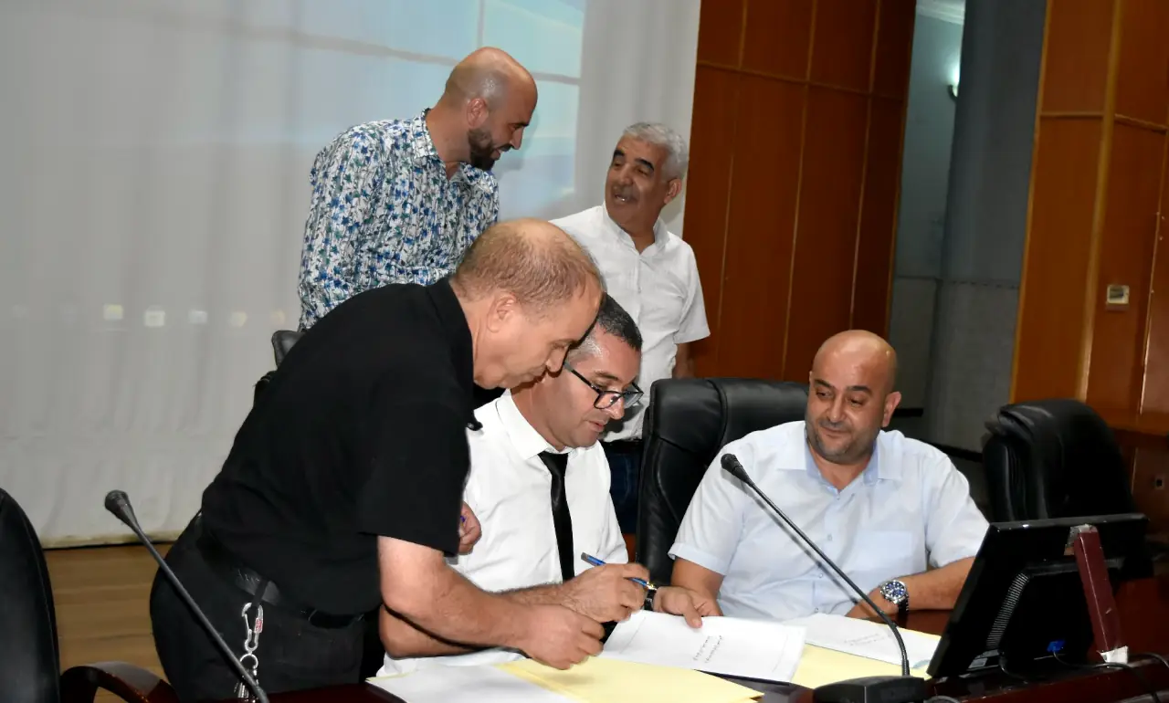 Installation officielle du nouveau secrétaire général de la faculté des lettres et des langues M. ZEMOURI ABID, et honorification de l'ancien SG M.OUAROUF BOUALEM